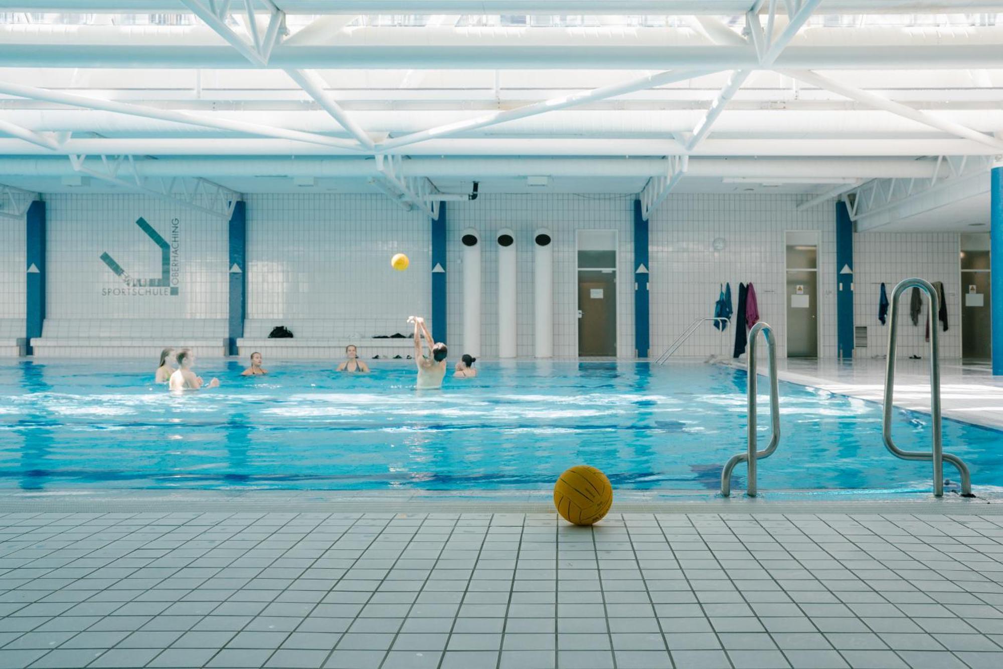 Отель Sportschule Оберхахинг Экстерьер фото