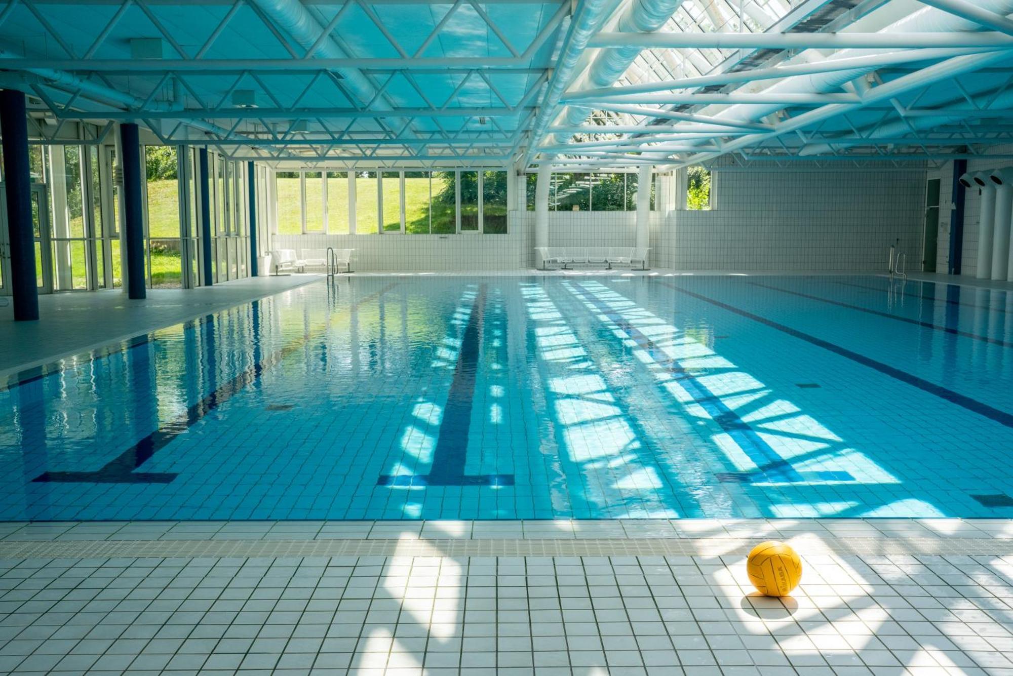 Отель Sportschule Оберхахинг Экстерьер фото
